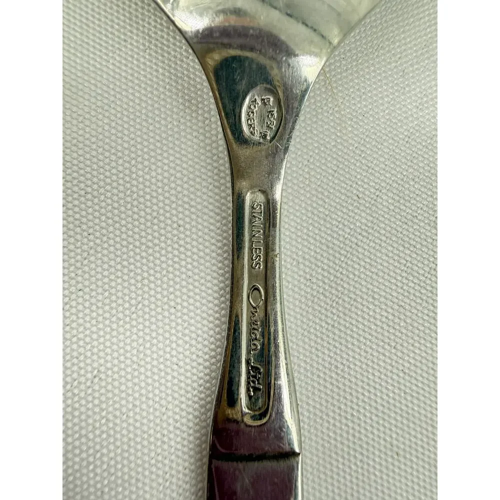Oneida 1881 Rogers Spanish Court Stainless Flat Server Pierced Serving Utensil